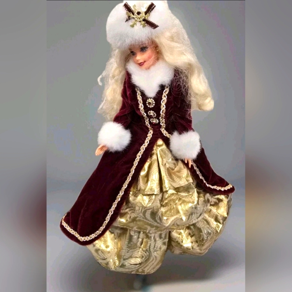 Barbie ~ Happy Holidays - 1996 - RFB - Burgundy Fur Trim Gown Special edition